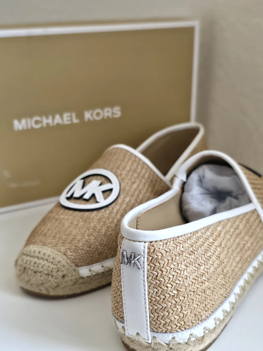 Michael Kors Natural Kenzie Espadri Straw Slip-Ons White Trim Size 9.5